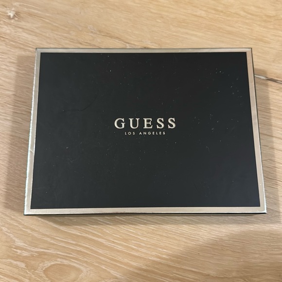 Guess passport wallet - Picture 1 of 3
